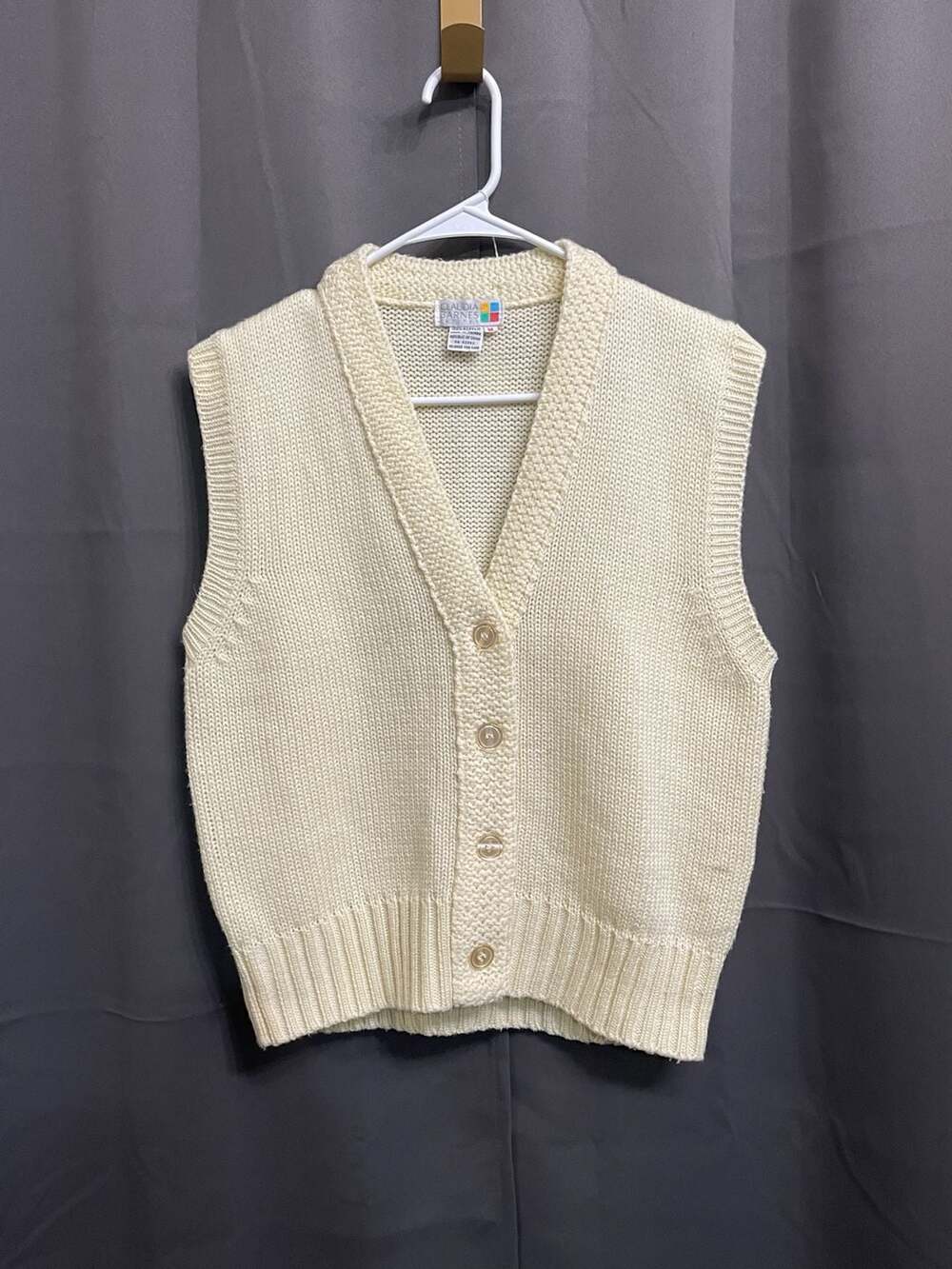 VTG Claudia Barnes Petites Cream V-Neck Button Front Knit Sweater Vest Medium